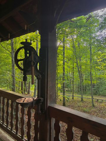 180 Greasy Creek Road, West Liberty, KY 41472