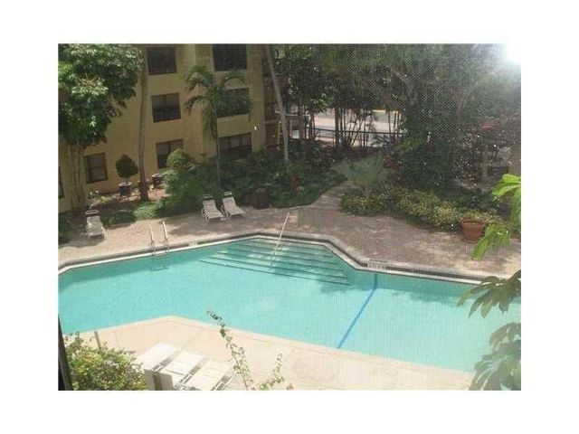 4261 W Mcnab Road 32, Pompano Beach, FL 33069