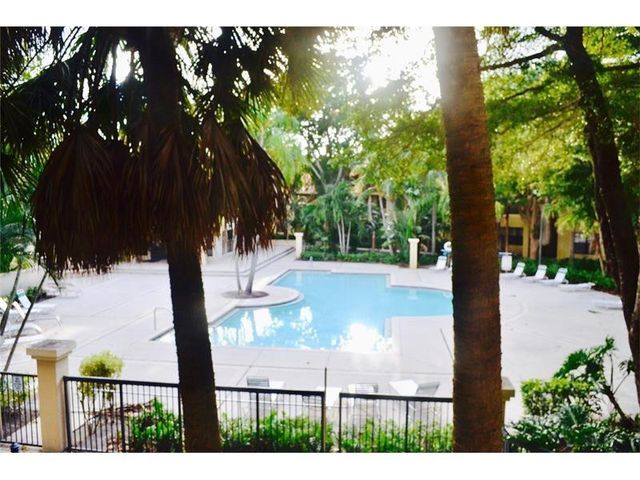 4261 W Mcnab Road 32, Pompano Beach, FL 33069