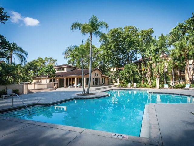 4261 W Mcnab Road 32, Pompano Beach, FL 33069