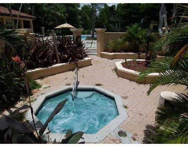 4261 W Mcnab Road 32, Pompano Beach, FL 33069
