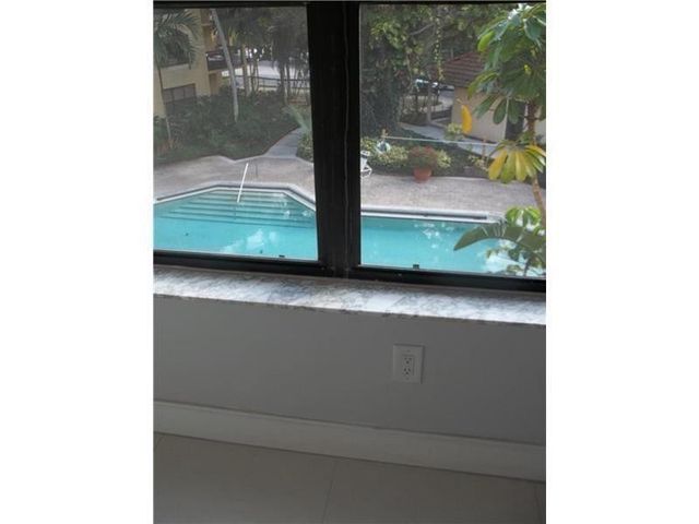 4261 W Mcnab Road 32, Pompano Beach, FL 33069