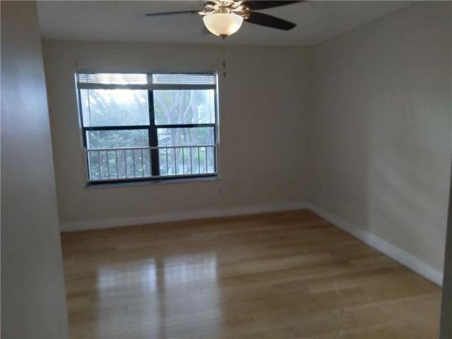 4261 W Mcnab Road 32, Pompano Beach, FL 33069