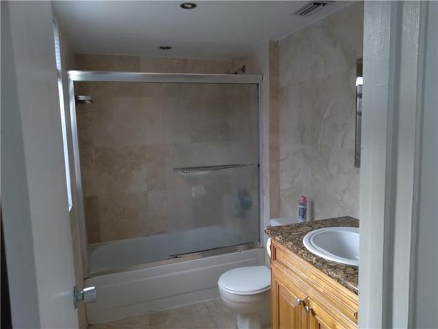4261 W Mcnab Road 32, Pompano Beach, FL 33069