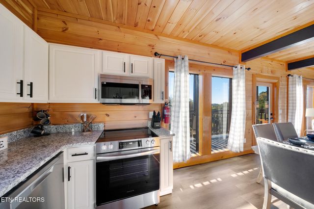 2081 Kerr Rd, Sevierville, TN 37876