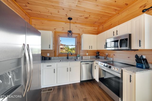 2081 Kerr Rd, Sevierville, TN 37876