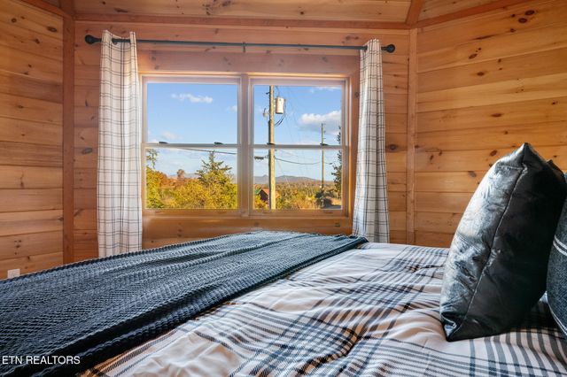 2081 Kerr Rd, Sevierville, TN 37876