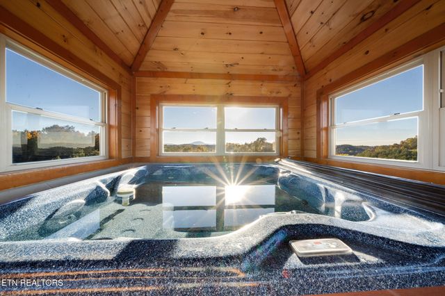 2081 Kerr Rd, Sevierville, TN 37876