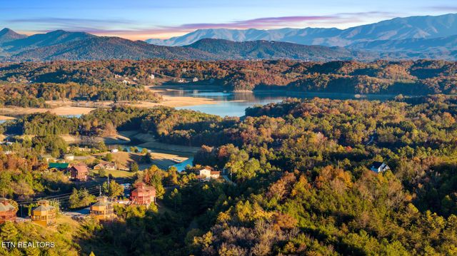 2081 Kerr Rd, Sevierville, TN 37876