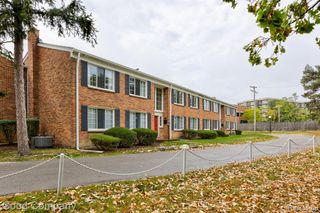 32718 Grand River Avenue D5, Farmington, MI 48336