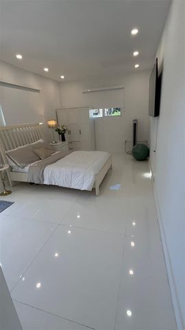 8000 SW 19th St, Miami, FL 33155