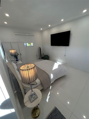 8000 SW 19th St, Miami, FL 33155