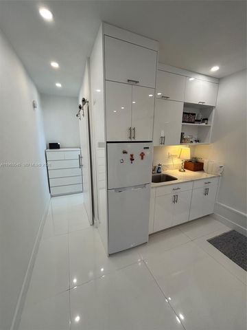 8000 SW 19th St, Miami, FL 33155