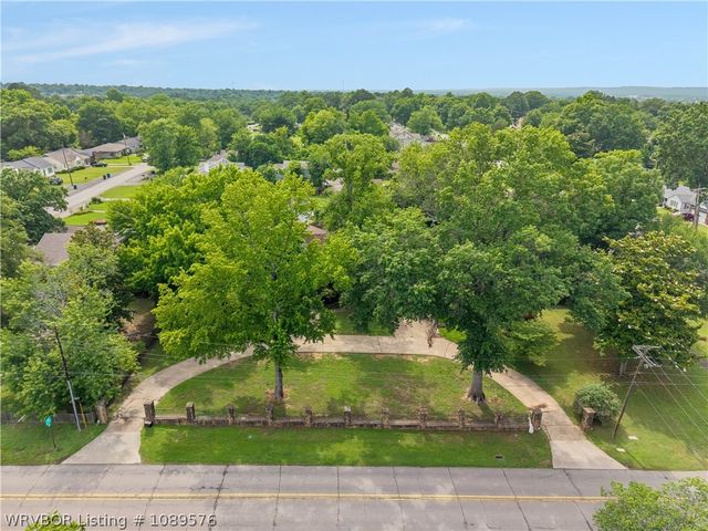 1720 Albert Pike, Fort Smith, AR 72903