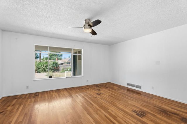 641 E Scott Avenue, Fresno, CA 93710