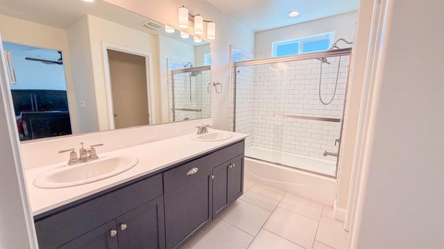 6125 W Donner Avenue, Fresno, CA 93723