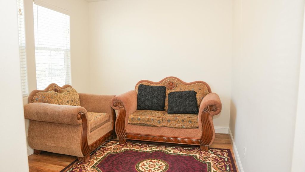 Image 12 of property listing at 6125 W Donner Avenue, Fresno, CA 93723