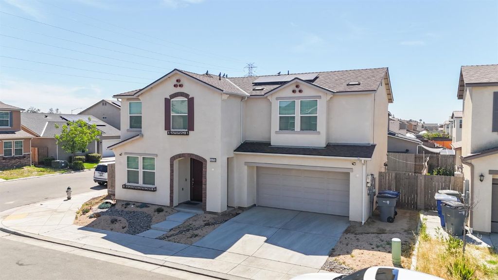 Image 2 of property listing at 6125 W Donner Avenue, Fresno, CA 93723