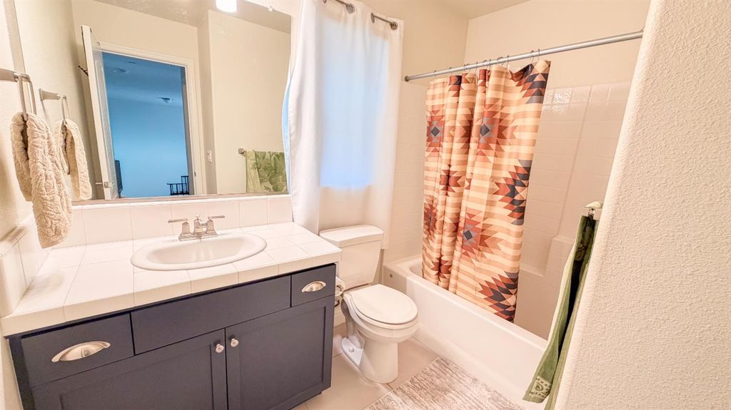 Image 29 of property listing at 6125 W Donner Avenue, Fresno, CA 93723