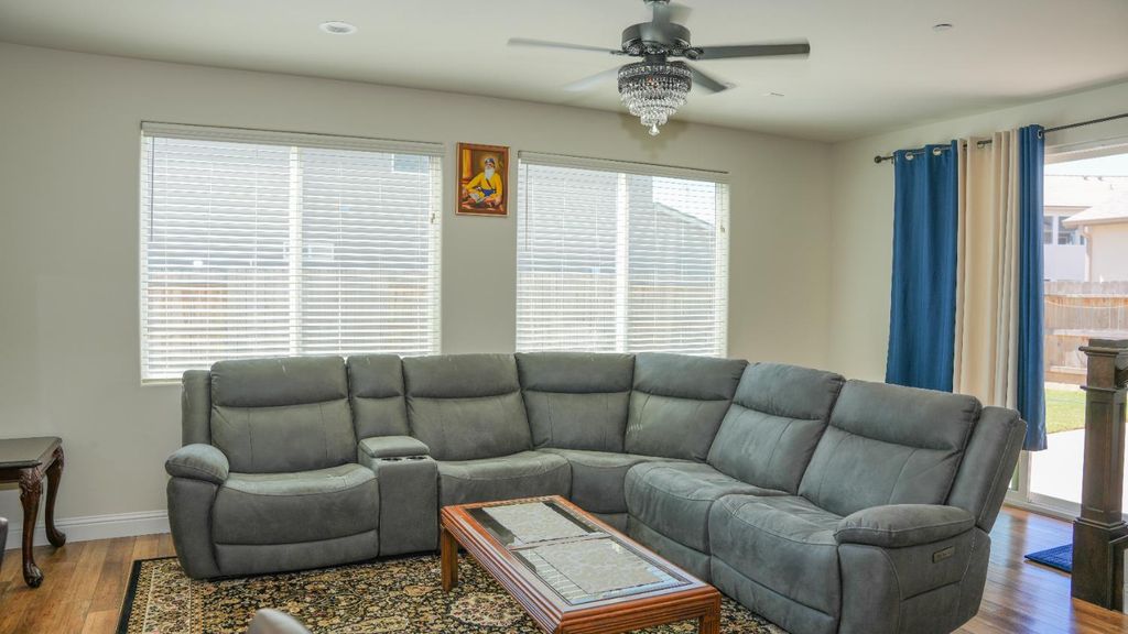 Image 9 of property listing at 6125 W Donner Avenue, Fresno, CA 93723