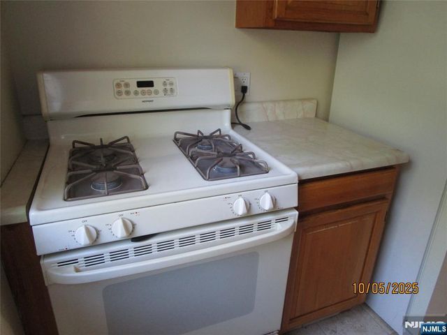 300 E Homestead Avenue 8a, Palisades Park, NJ 07650