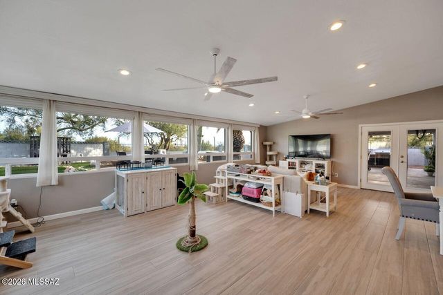 6510 N Longfellow Drive, Tucson, AZ 85718