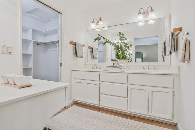 2240 University Ave, Sacramento, CA 95825