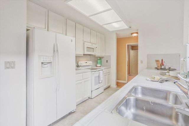 2240 University Ave, Sacramento, CA 95825