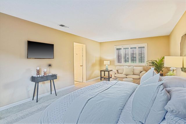 2240 University Ave, Sacramento, CA 95825