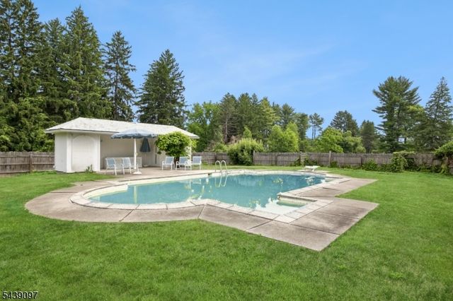 111 Village Rd, Harding Twp., NJ 07976