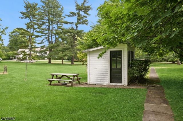 111 Village Rd, Harding Twp., NJ 07976