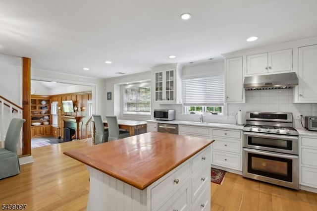 111 Village Rd, Harding Twp., NJ 07976