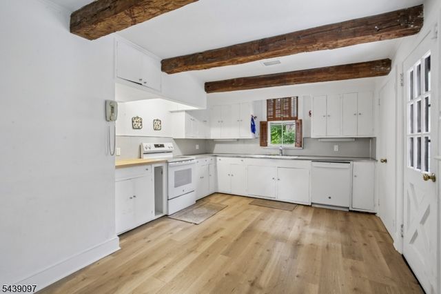111 Village Rd, Harding Twp., NJ 07976