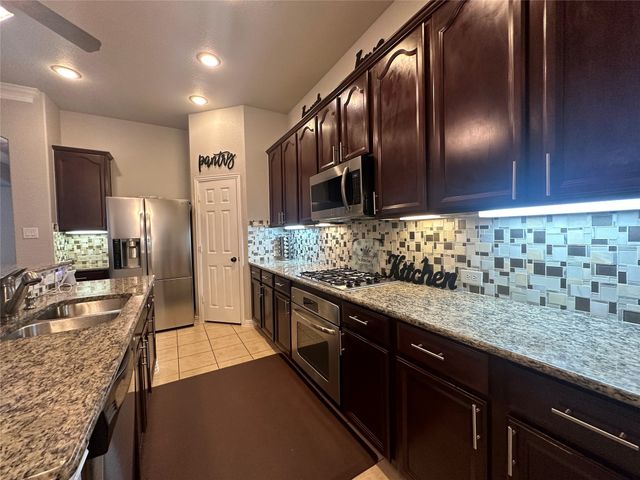 2410 Vintage Drive, Arlington, TX 76001