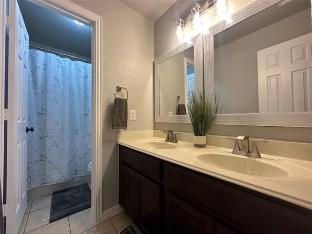 2410 Vintage Drive, Arlington, TX 76001