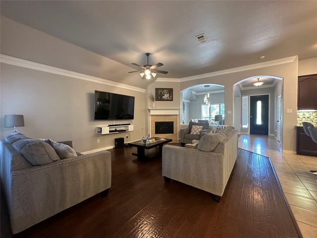 2410 Vintage Drive, Arlington, TX 76001