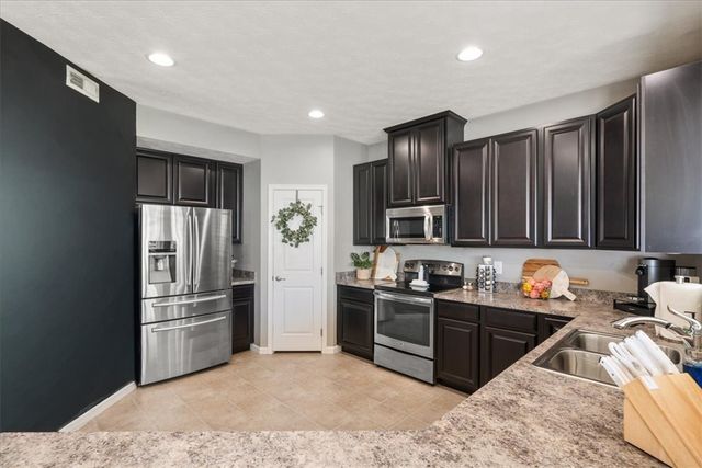 7119 Bluestream Drive, Tipp City, OH 45371