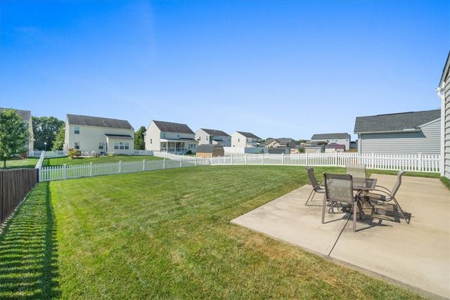 7119 Bluestream Drive, Tipp City, OH 45371