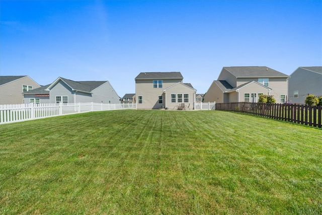 7119 Bluestream Drive, Tipp City, OH 45371