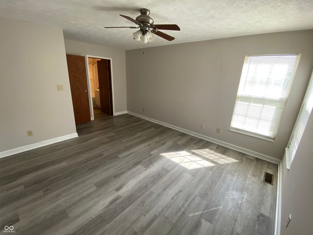 5048 Shadow Pointe Drive, Indianapolis, IN 46254