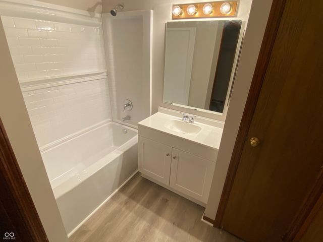 5048 Shadow Pointe Drive, Indianapolis, IN 46254