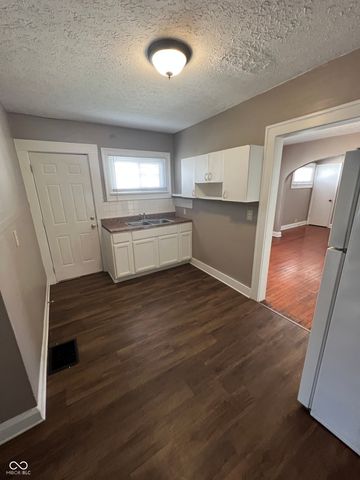 5048 Shadow Pointe Drive, Indianapolis, IN 46254