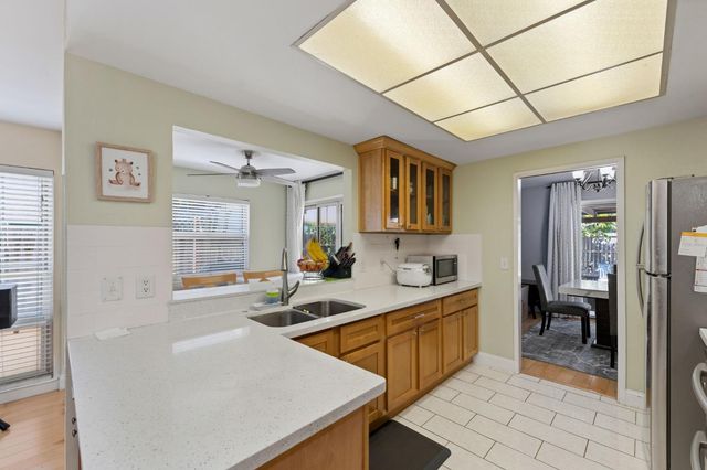 2049 Las Coches Way, Sacramento, CA 95833