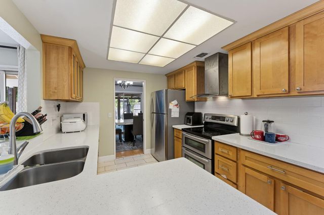 2049 Las Coches Way, Sacramento, CA 95833