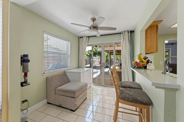 2049 Las Coches Way, Sacramento, CA 95833