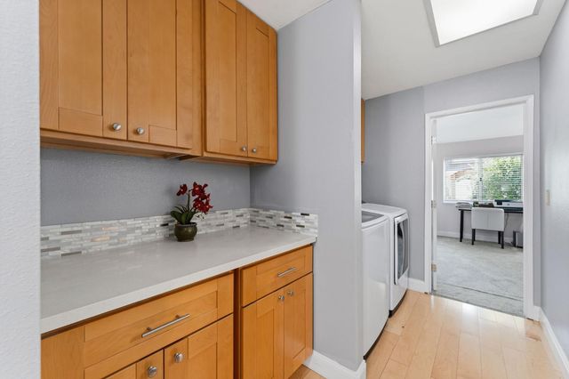 2049 Las Coches Way, Sacramento, CA 95833