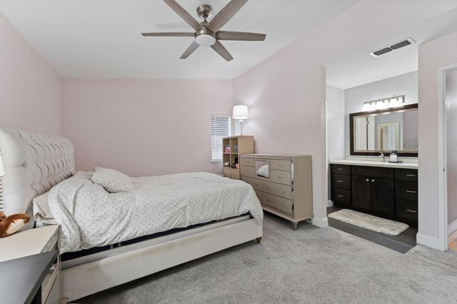 2049 Las Coches Way, Sacramento, CA 95833