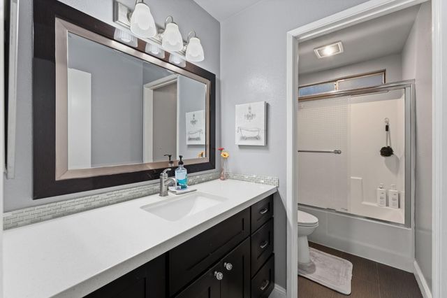 2049 Las Coches Way, Sacramento, CA 95833