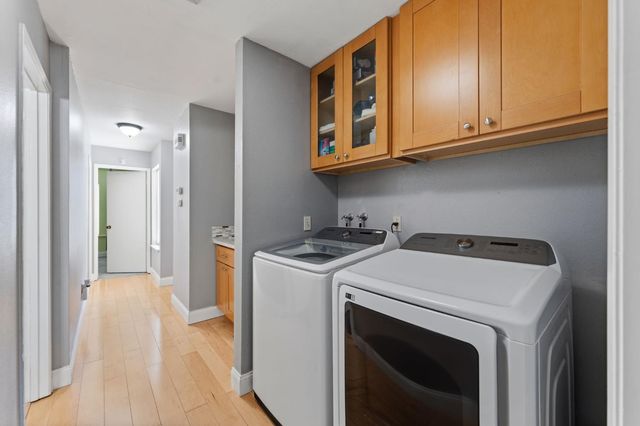 2049 Las Coches Way, Sacramento, CA 95833