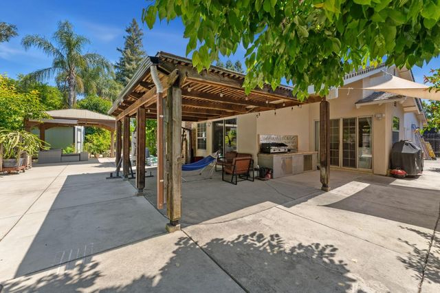 2049 Las Coches Way, Sacramento, CA 95833